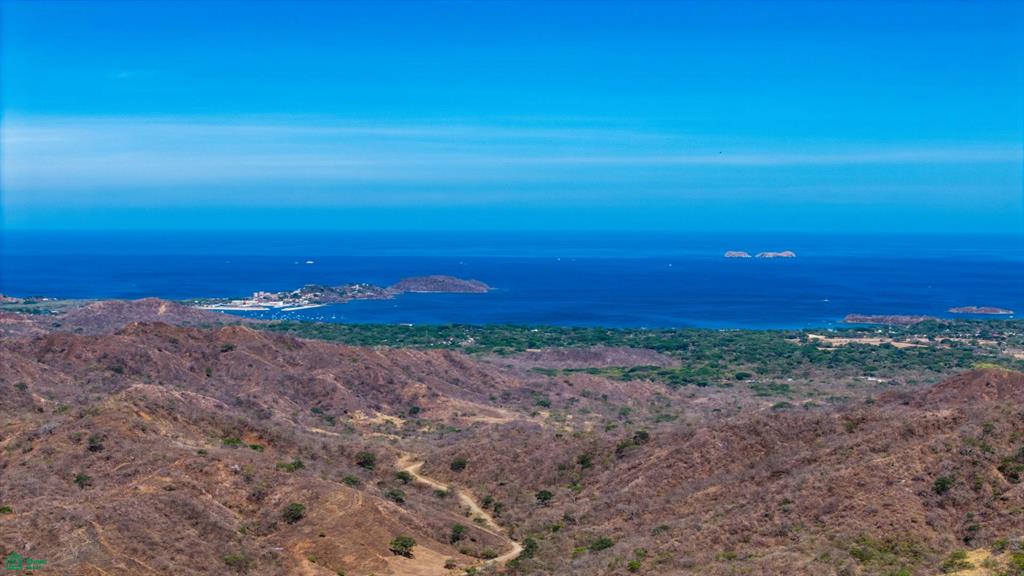 Finca Las Ventanas: Expansive Mountain View Estate Near Potrero