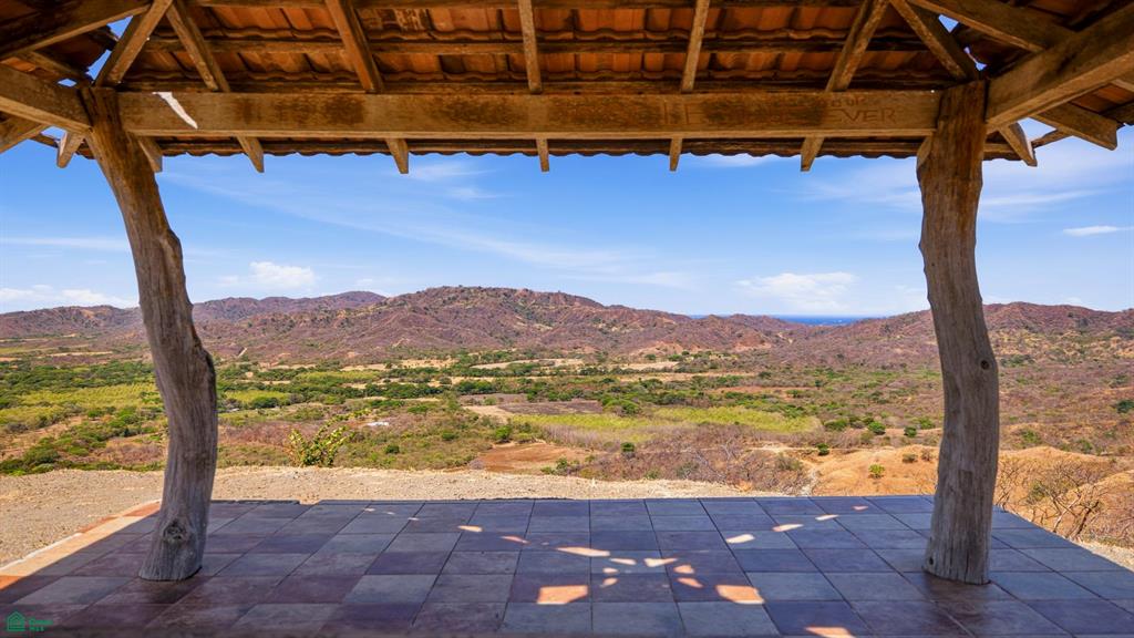 Finca Las Ventanas: Expansive Mountain View Estate Near Potrero