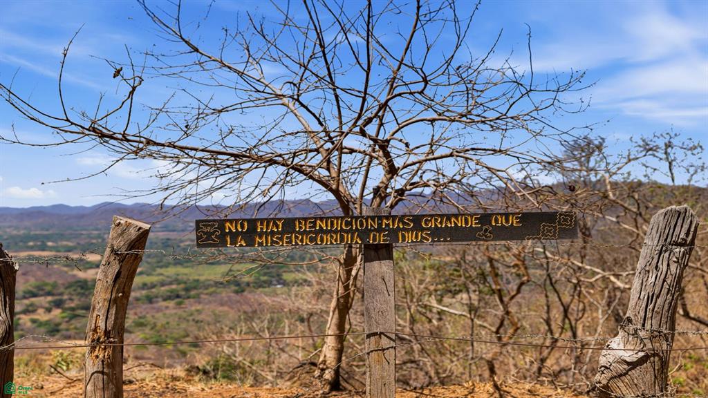 Finca Las Ventanas: Expansive Mountain View Estate Near Potrero