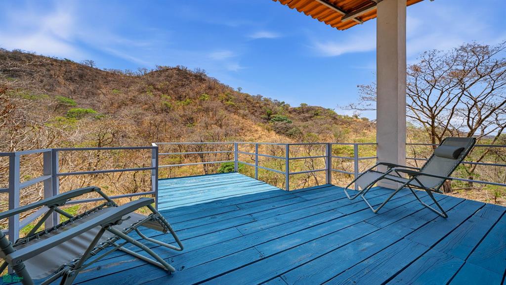 Finca Las Ventanas: Expansive Mountain View Estate Near Potrero