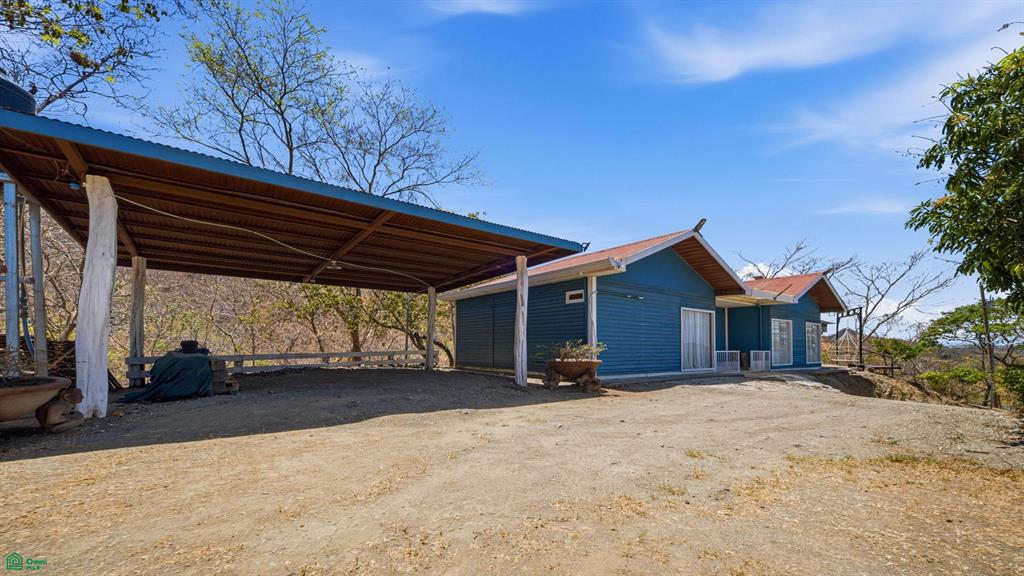 Finca Las Ventanas: Expansive Mountain View Estate Near Potrero