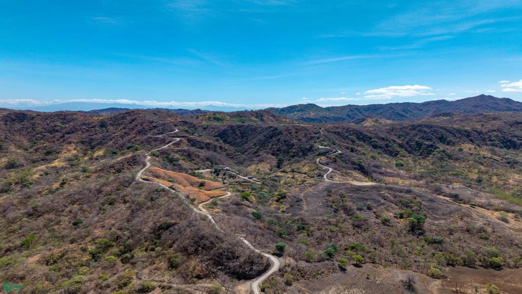 Finca Las Ventanas: Expansive Mountain View Estate Near Potrero