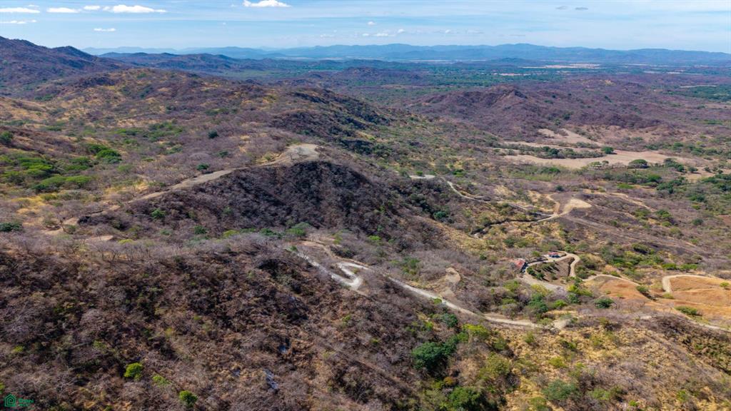 Finca Las Ventanas: Expansive Mountain View Estate Near Potrero