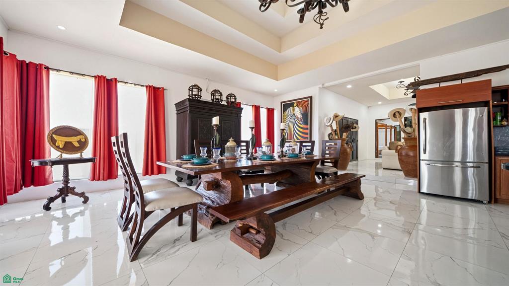 Finca Las Ventanas: Expansive Mountain View Estate Near Potrero