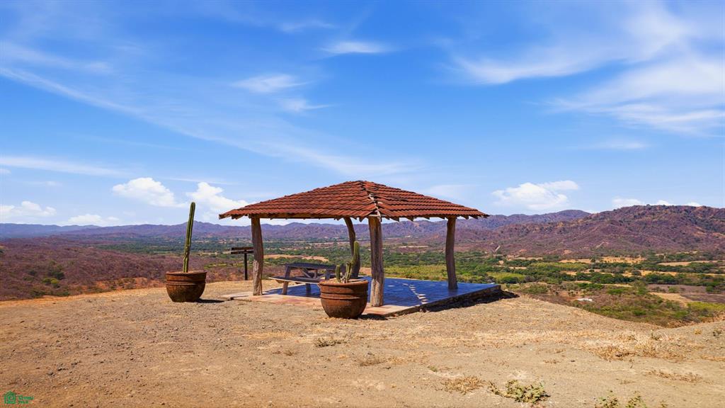 Finca Las Ventanas: Expansive Mountain View Estate Near Potrero