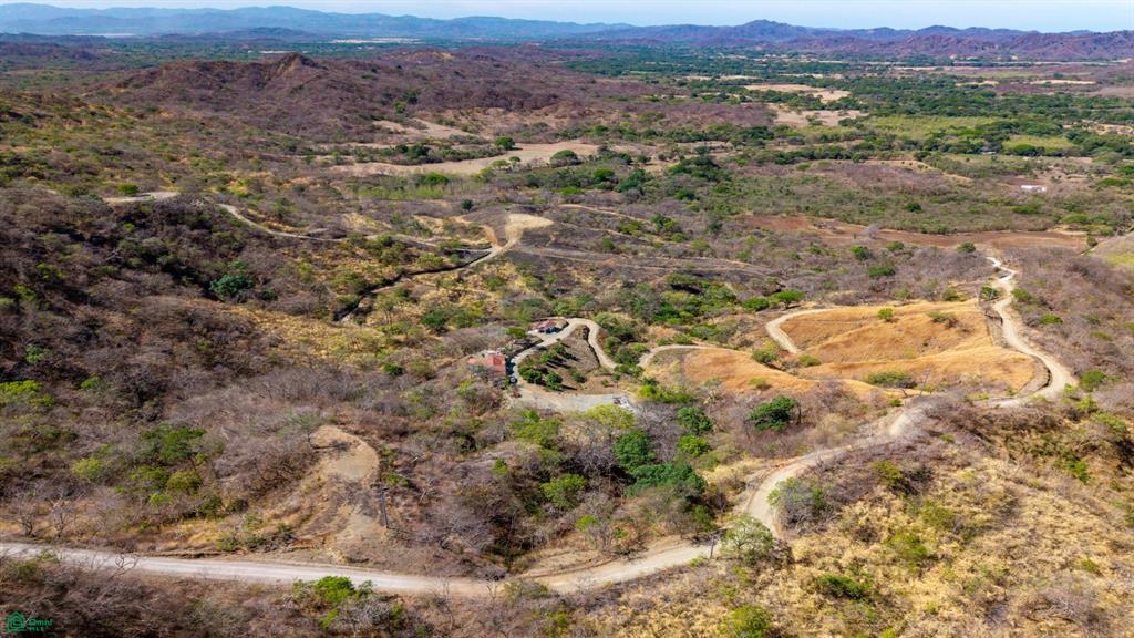 Finca Las Ventanas: Expansive Mountain View Estate Near Potrero