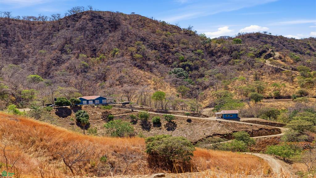 Finca Las Ventanas: Expansive Mountain View Estate Near Potrero