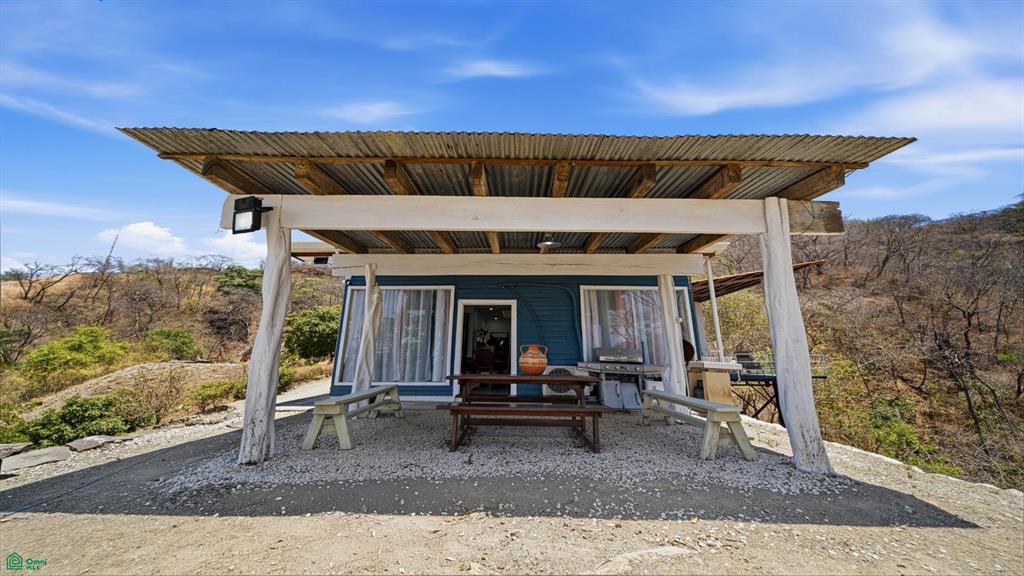 Finca Las Ventanas: Expansive Mountain View Estate Near Potrero