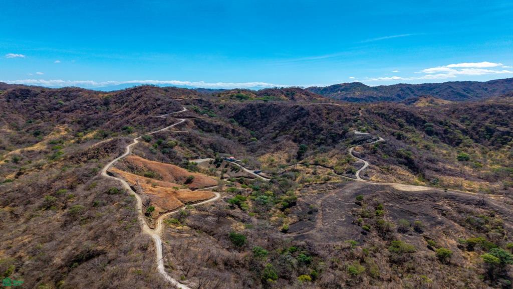 Finca Las Ventanas: Expansive Mountain View Estate Near Potrero