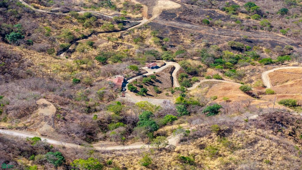 Finca Las Ventanas: Expansive Mountain View Estate Near Potrero