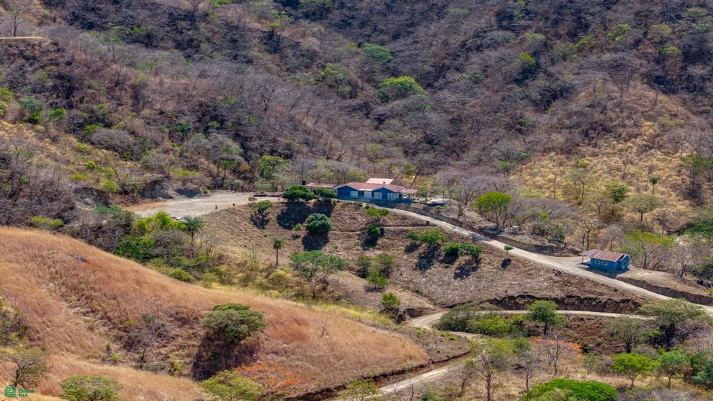 Finca Las Ventanas: Expansive Mountain View Estate Near Potrero