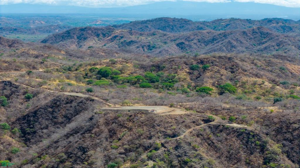 Finca Las Ventanas: Expansive Mountain View Estate Near Potrero