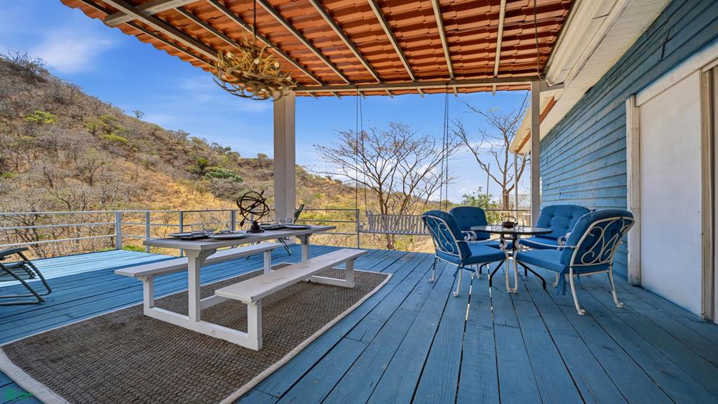 Finca Las Ventanas: Expansive Mountain View Estate Near Potrero
