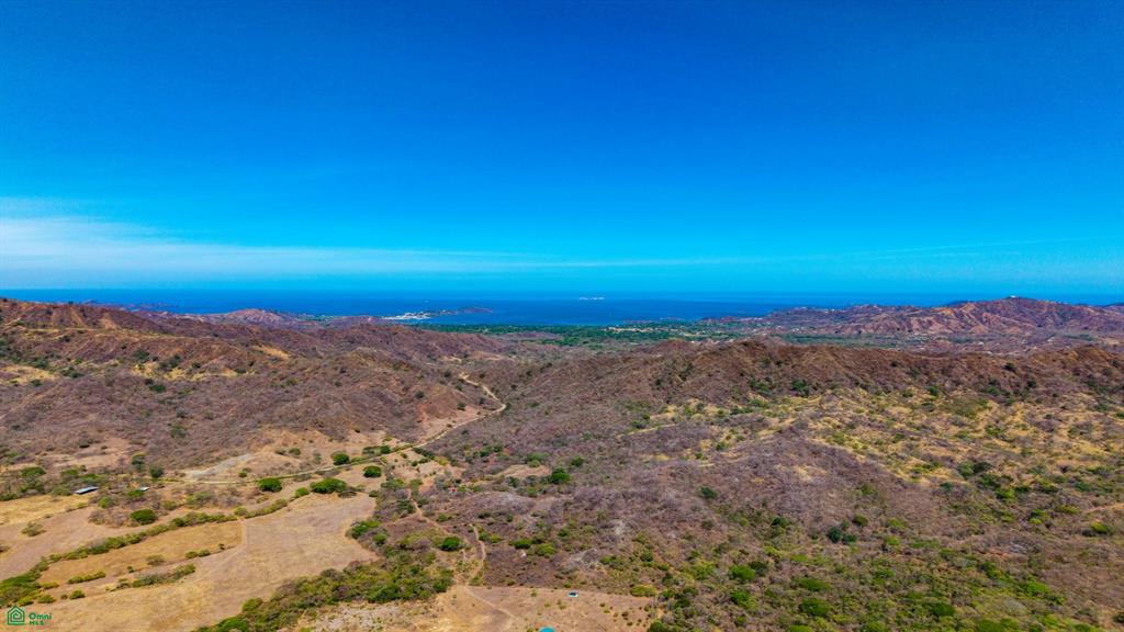 Finca Las Ventanas: Expansive Mountain View Estate Near Potrero