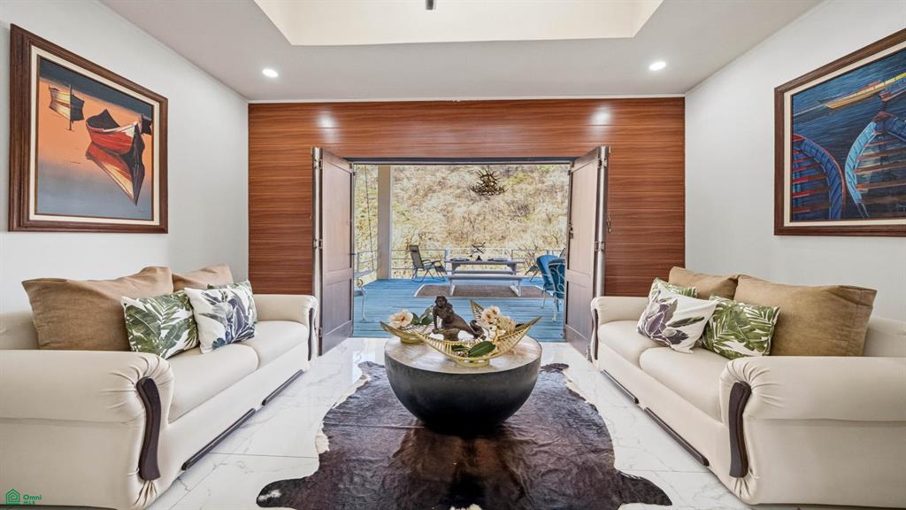 Finca Las Ventanas: Expansive Mountain View Estate Near Potrero