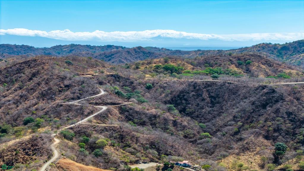 Finca Las Ventanas: Expansive Mountain View Estate Near Potrero