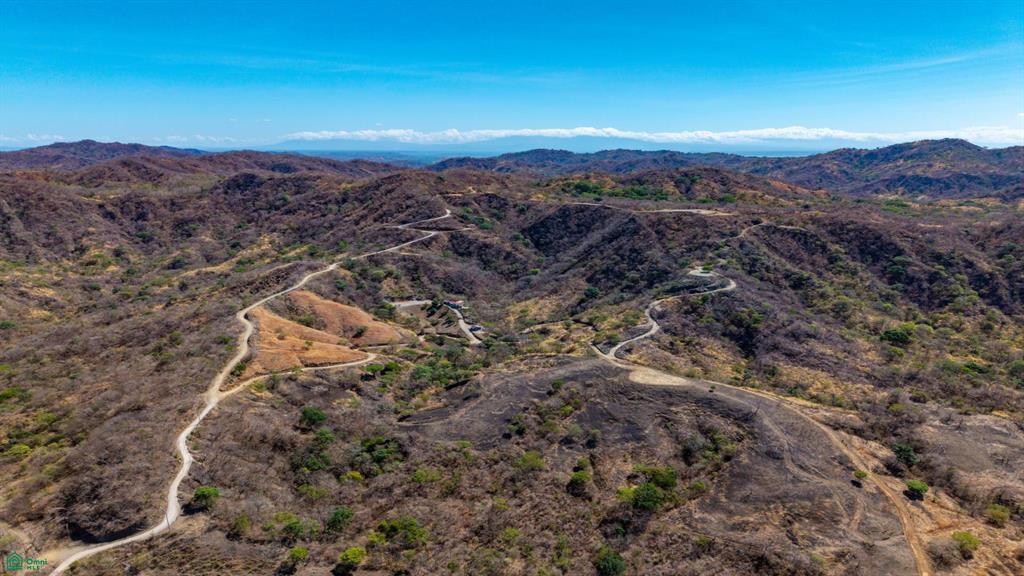Finca Las Ventanas: Expansive Mountain View Estate Near Potrero