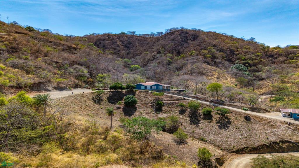 Finca Las Ventanas: Expansive Mountain View Estate Near Potrero