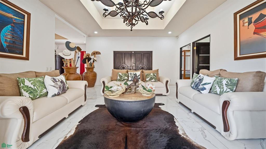 Finca Las Ventanas: Expansive Mountain View Estate Near Potrero