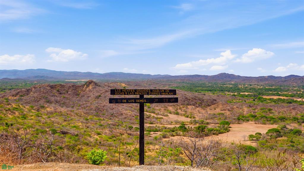 Finca Las Ventanas: Expansive Mountain View Estate Near Potrero