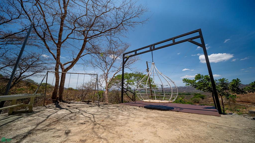Finca Las Ventanas: Expansive Mountain View Estate Near Potrero
