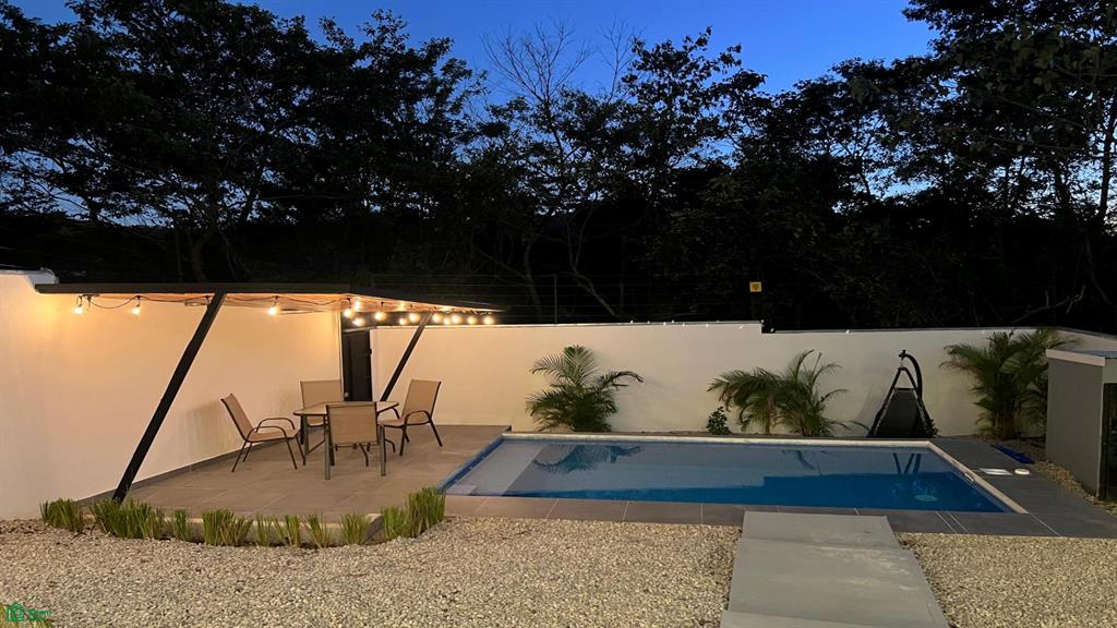 Casa Karu, Comfortable Modern Living in Santa Rosa Estates