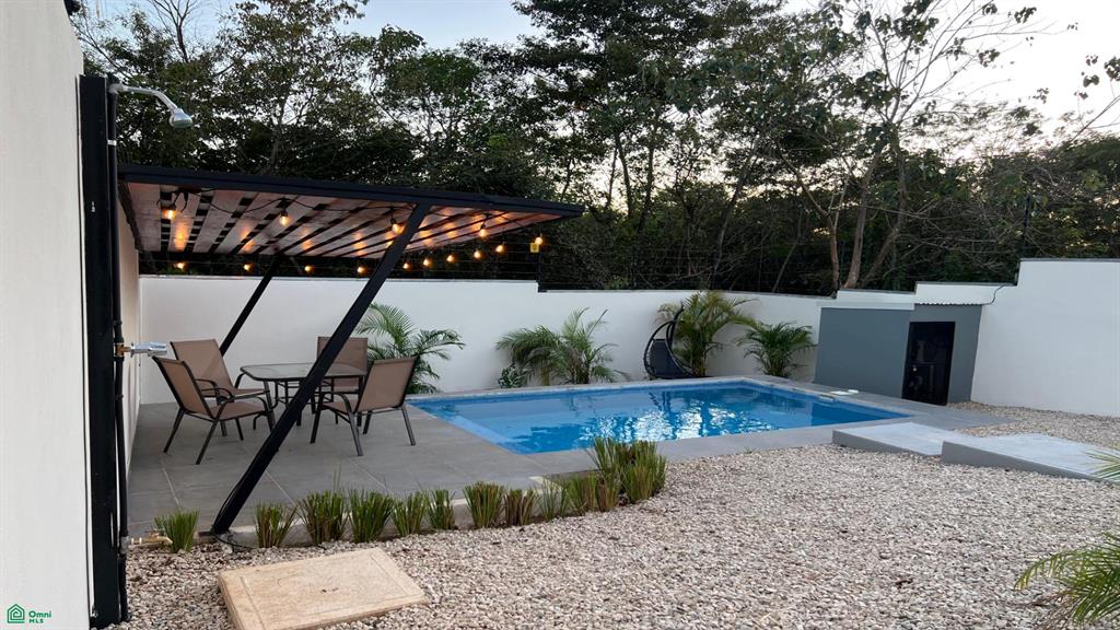 Casa Karu, Comfortable Modern Living in Santa Rosa Estates