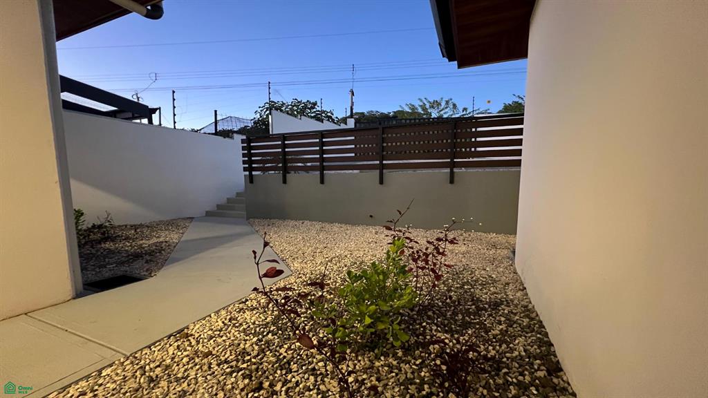 Casa Karu, Comfortable Modern Living in Santa Rosa Estates