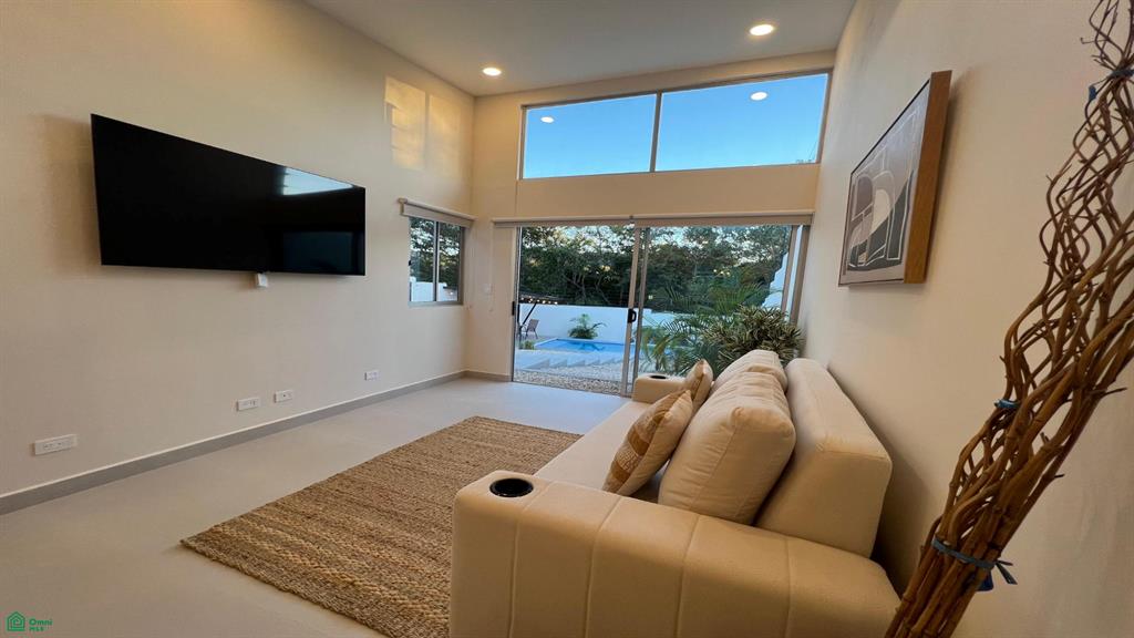 Casa Karu, Comfortable Modern Living in Santa Rosa Estates