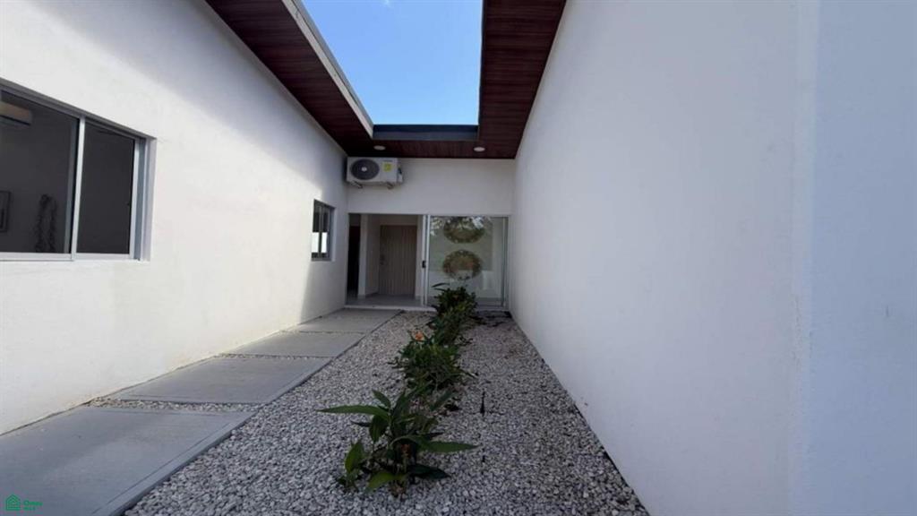 Casa Karu, Comfortable Modern Living in Santa Rosa Estates