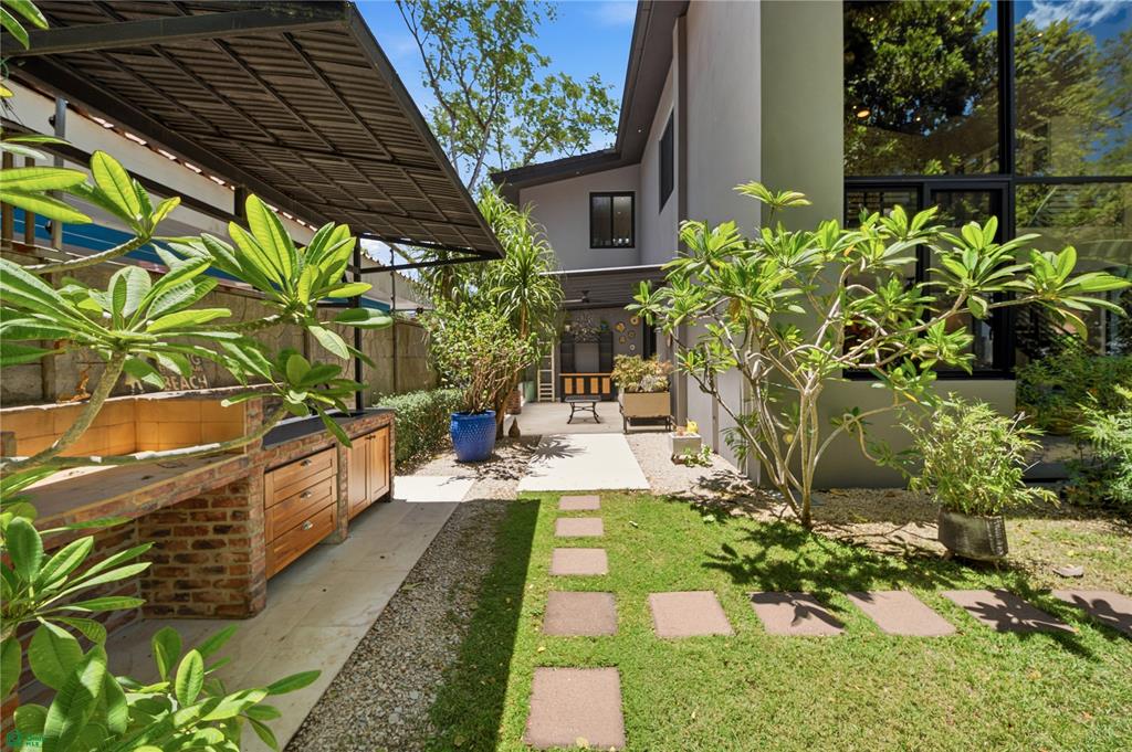 Casa Shangri-La | Modern Coastal Living in Surfside