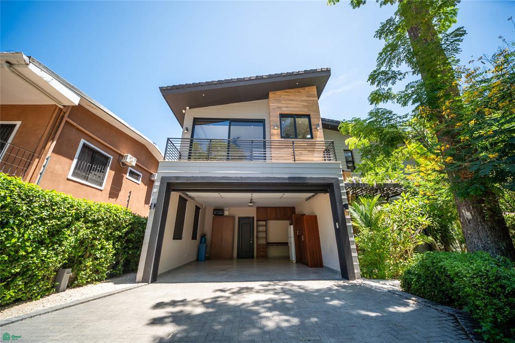 Casa Shangri-La | Modern Coastal Living in Surfside