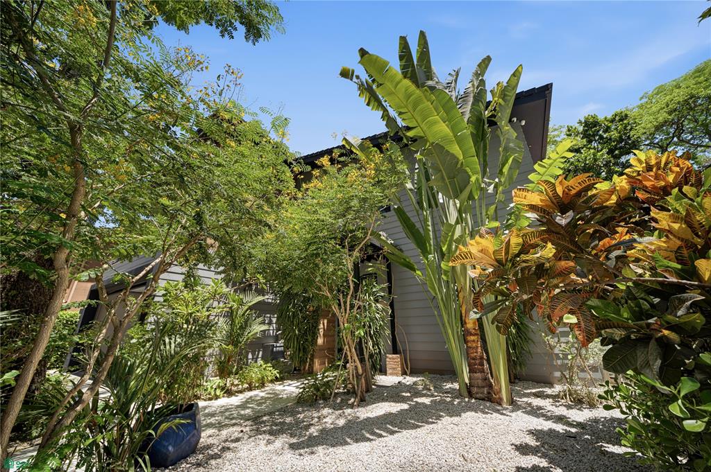 Casa Shangri-La | Modern Coastal Living in Surfside
