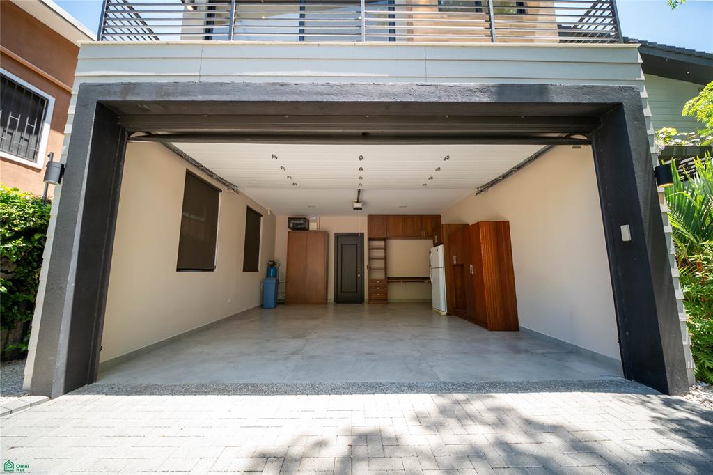 Casa Shangri-La | Modern Coastal Living in Surfside