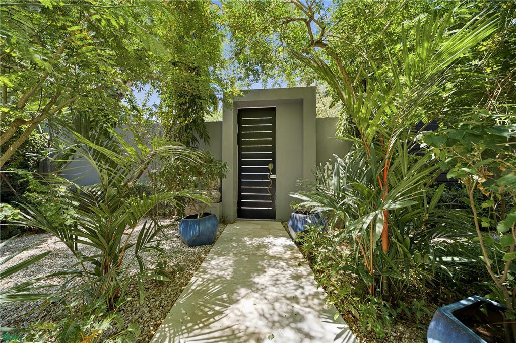 Casa Shangri-La | Modern Coastal Living in Surfside