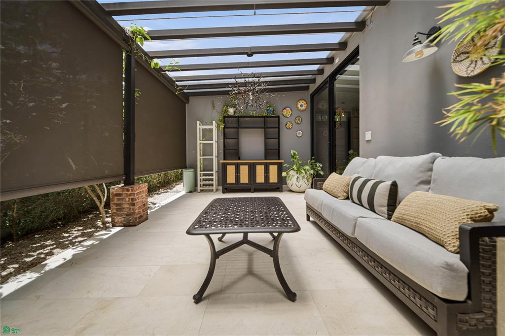 Casa Shangri-La | Modern Coastal Living in Surfside