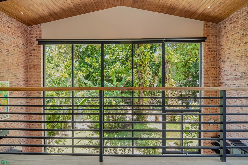Casa Shangri-La | Modern Coastal Living in Surfside
