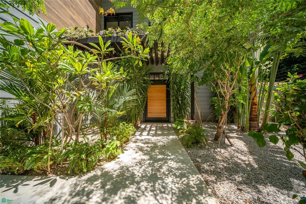 Casa Shangri-La | Modern Coastal Living in Surfside
