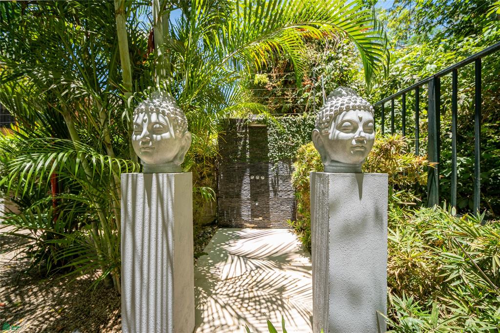 Casa Shangri-La | Modern Coastal Living in Surfside