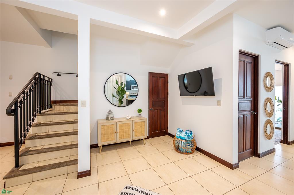 Pacific Garden 4, Fully Renovated Townhouse in Surfside Estate Playa Potrero