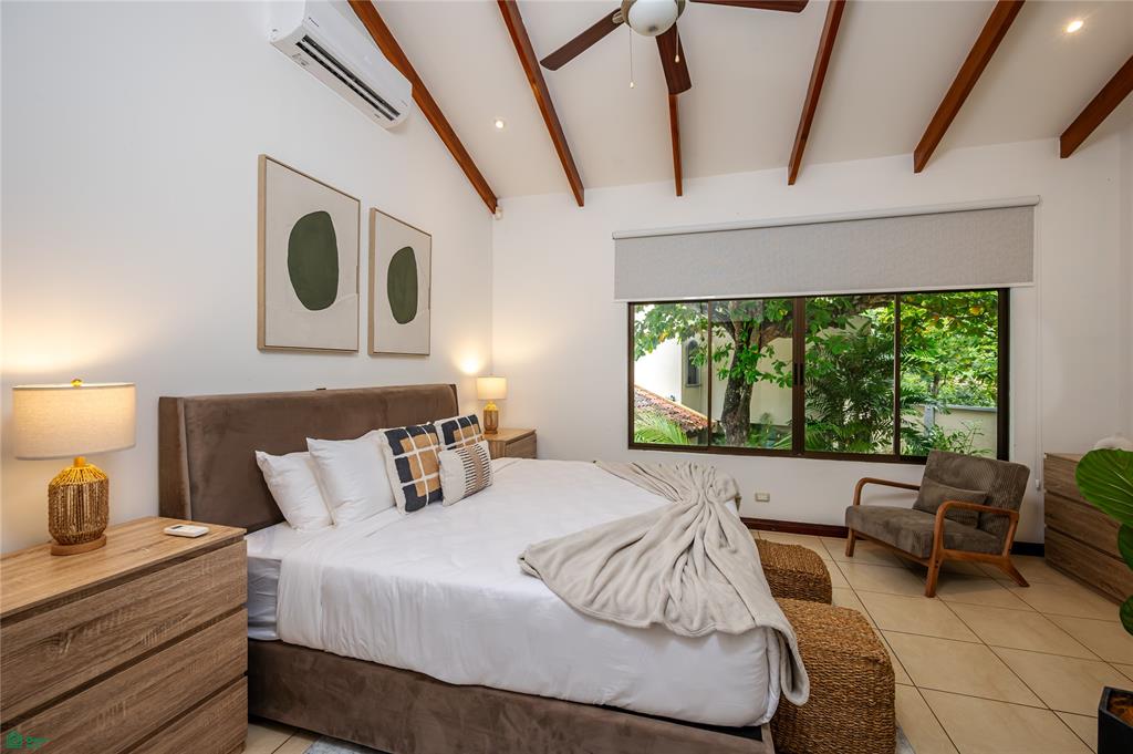 Pacific Garden 4, Fully Renovated Townhouse in Surfside Estate Playa Potrero