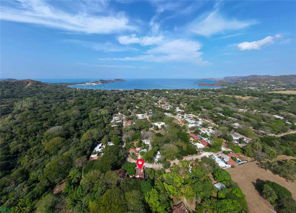Pacific Garden 4, Fully Renovated Townhouse in Surfside Estate Playa Potrero