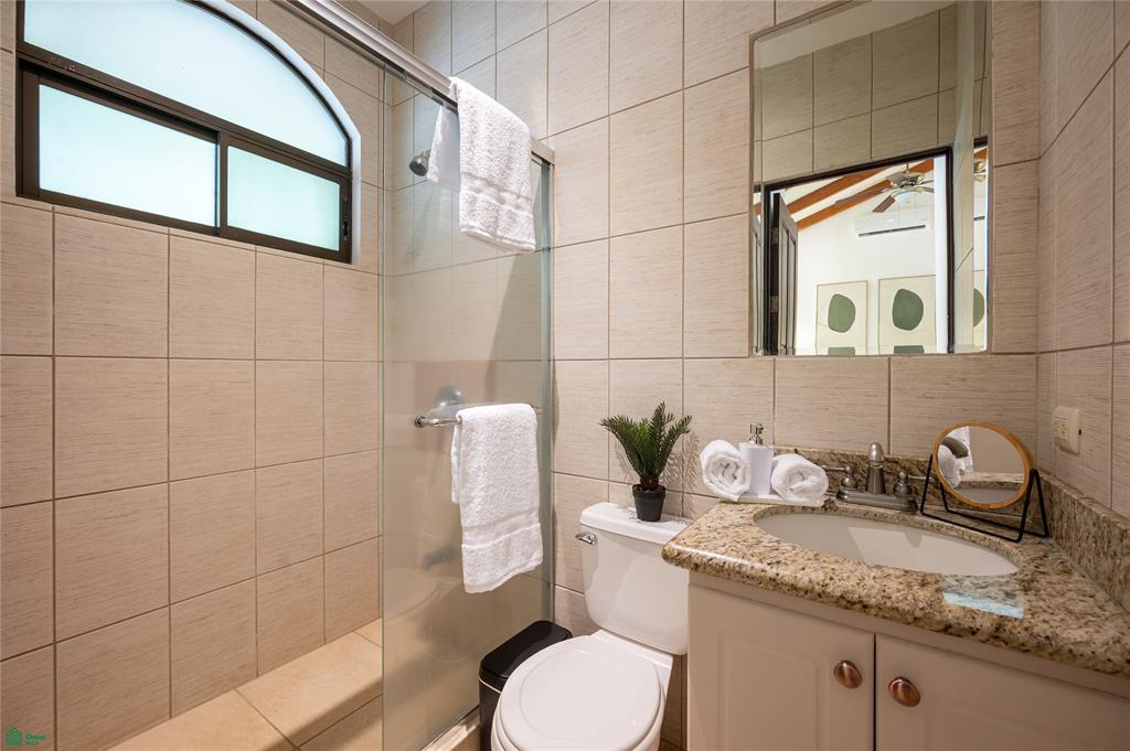 Pacific Garden 4, Fully Renovated Townhouse in Surfside Estate Playa Potrero