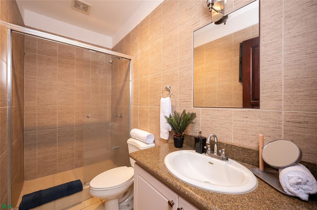Pacific Garden 4, Fully Renovated Townhouse in Surfside Estate Playa Potrero