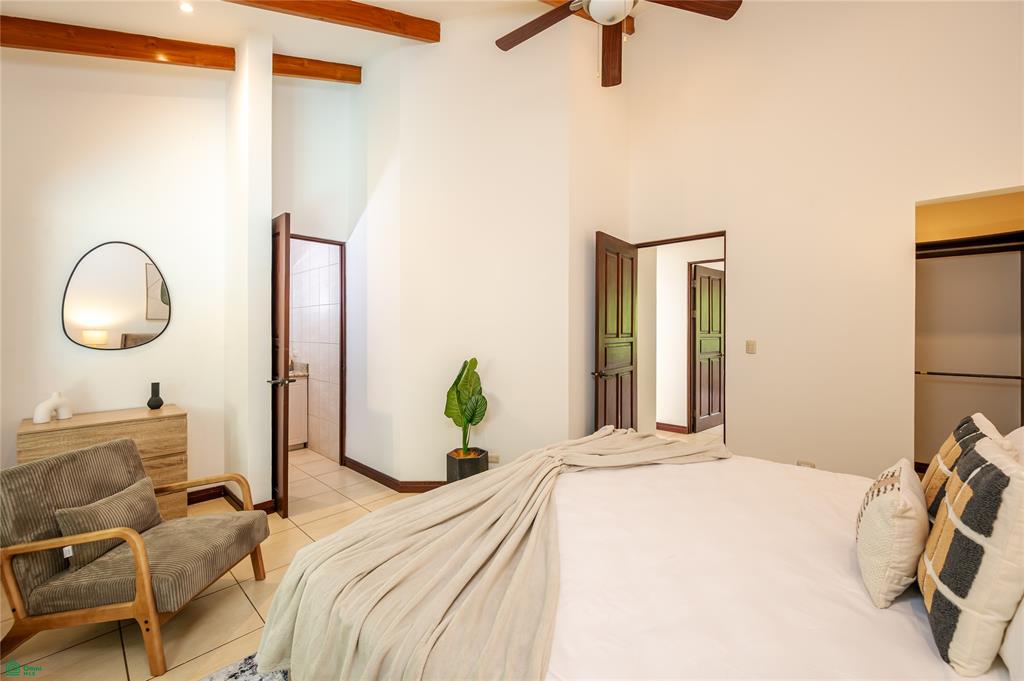 Pacific Garden 4, Fully Renovated Townhouse in Surfside Estate Playa Potrero