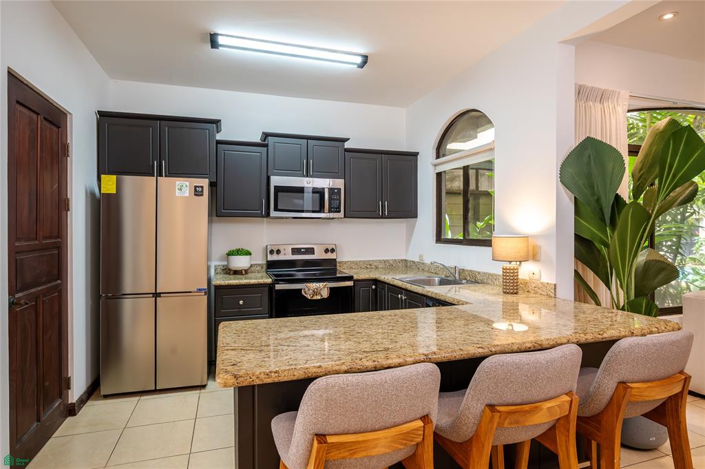 Pacific Garden 4, Fully Renovated Townhouse in Surfside Estate Playa Potrero