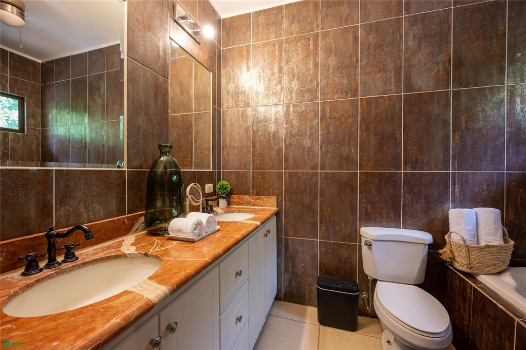 Pacific Garden 4, Fully Renovated Townhouse in Surfside Estate Playa Potrero