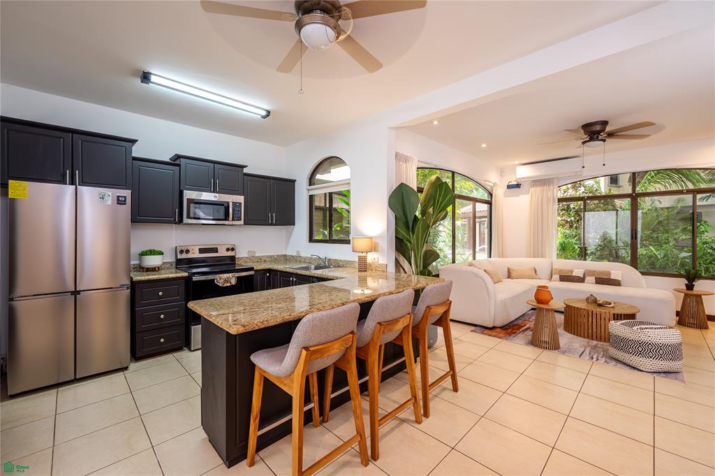Pacific Garden 4, Fully Renovated Townhouse in Surfside Estate Playa Potrero