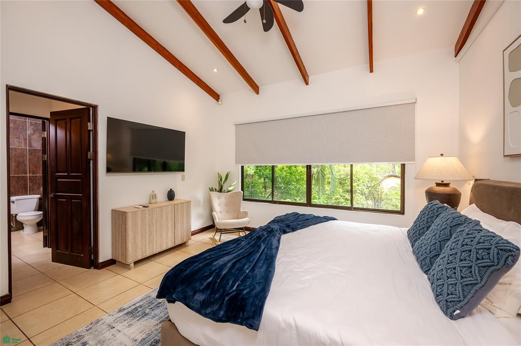 Pacific Garden 4, Fully Renovated Townhouse in Surfside Estate Playa Potrero