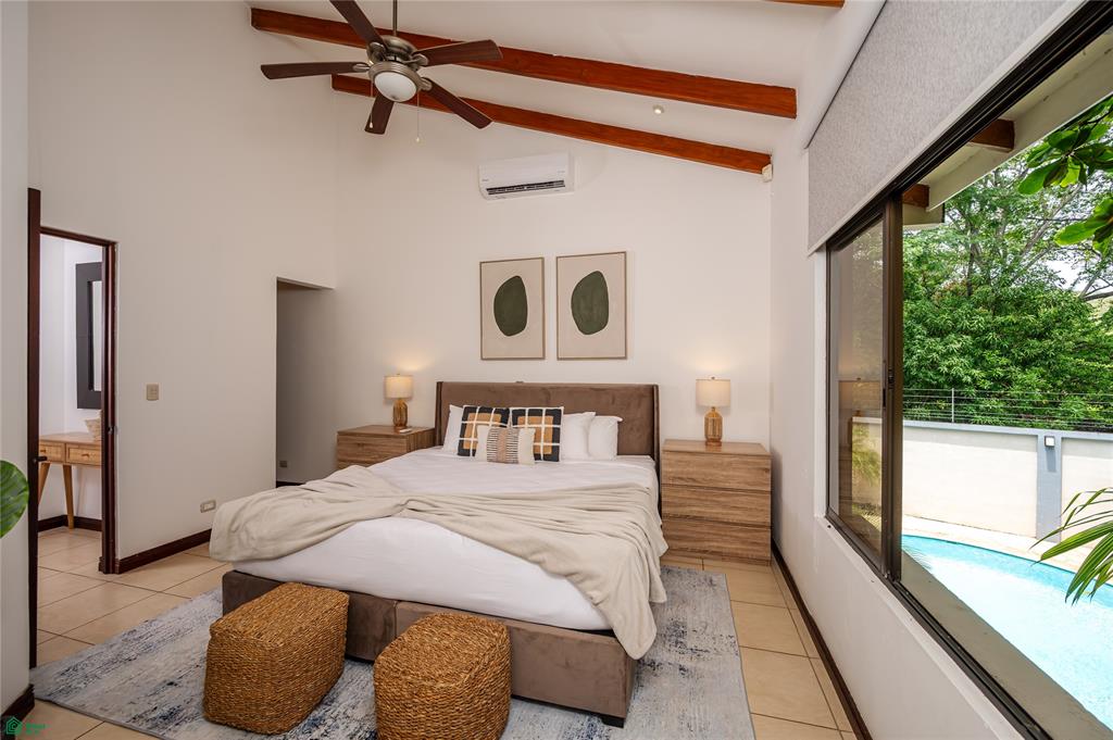 Pacific Garden 4, Fully Renovated Townhouse in Surfside Estate Playa Potrero